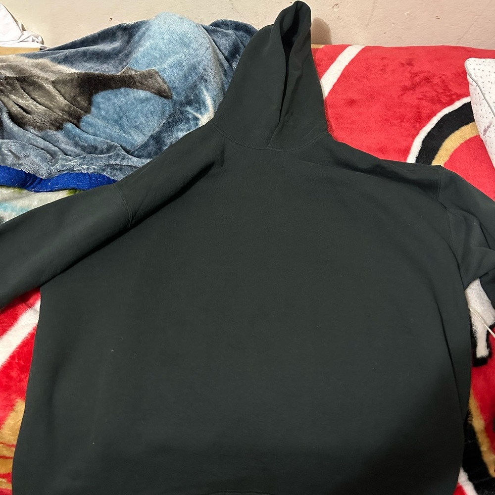 I’m selling this because I got the wrong size and I couldn’t return it.